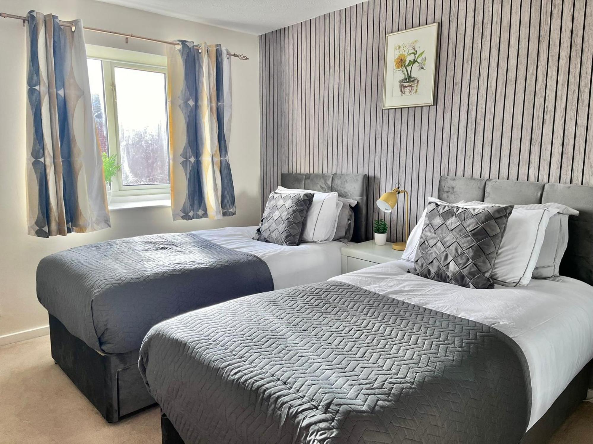 Lush House Close To Ashford Town Centre With Driveway المظهر الخارجي الصورة