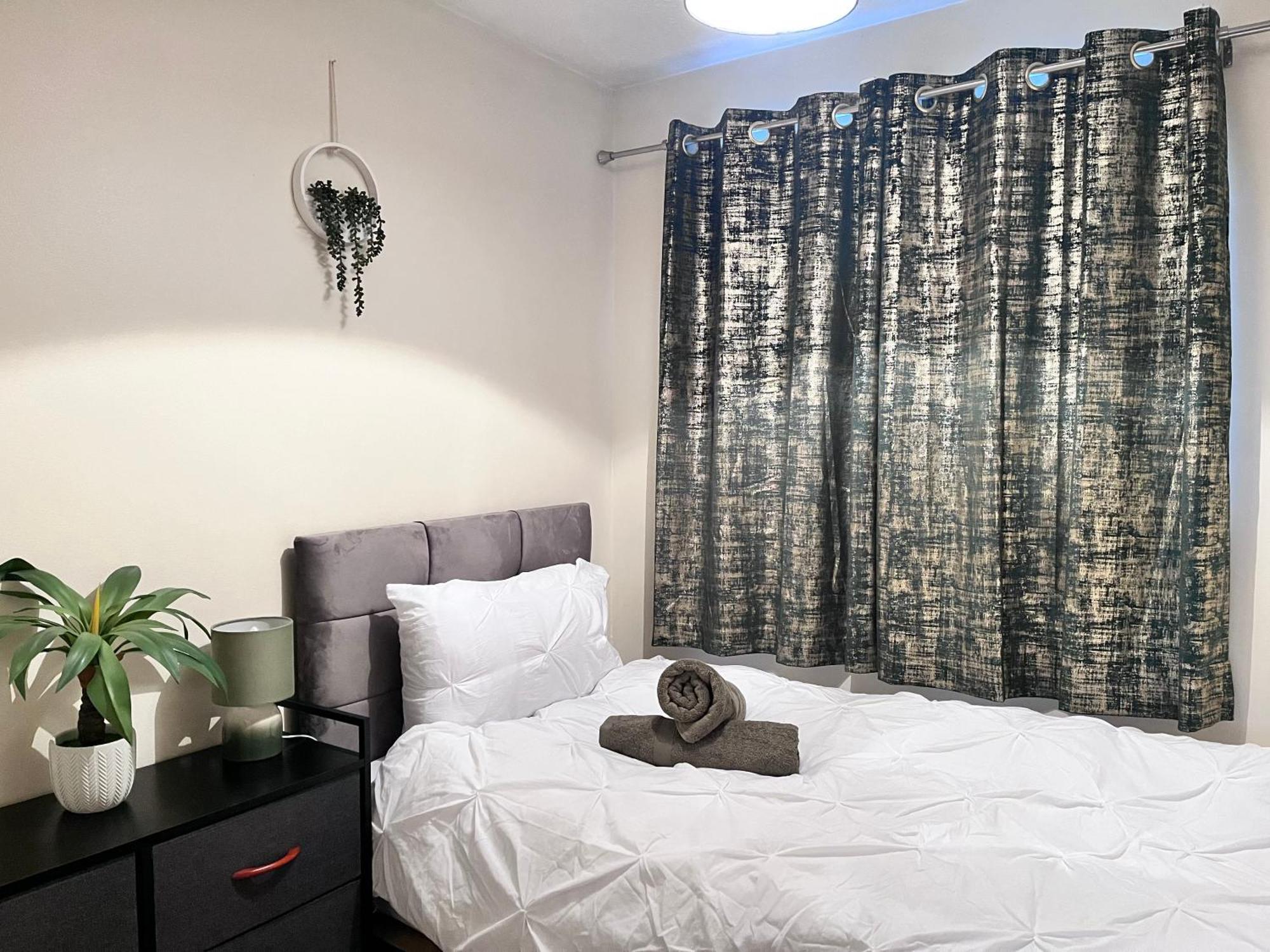 Lush House Close To Ashford Town Centre With Driveway المظهر الخارجي الصورة