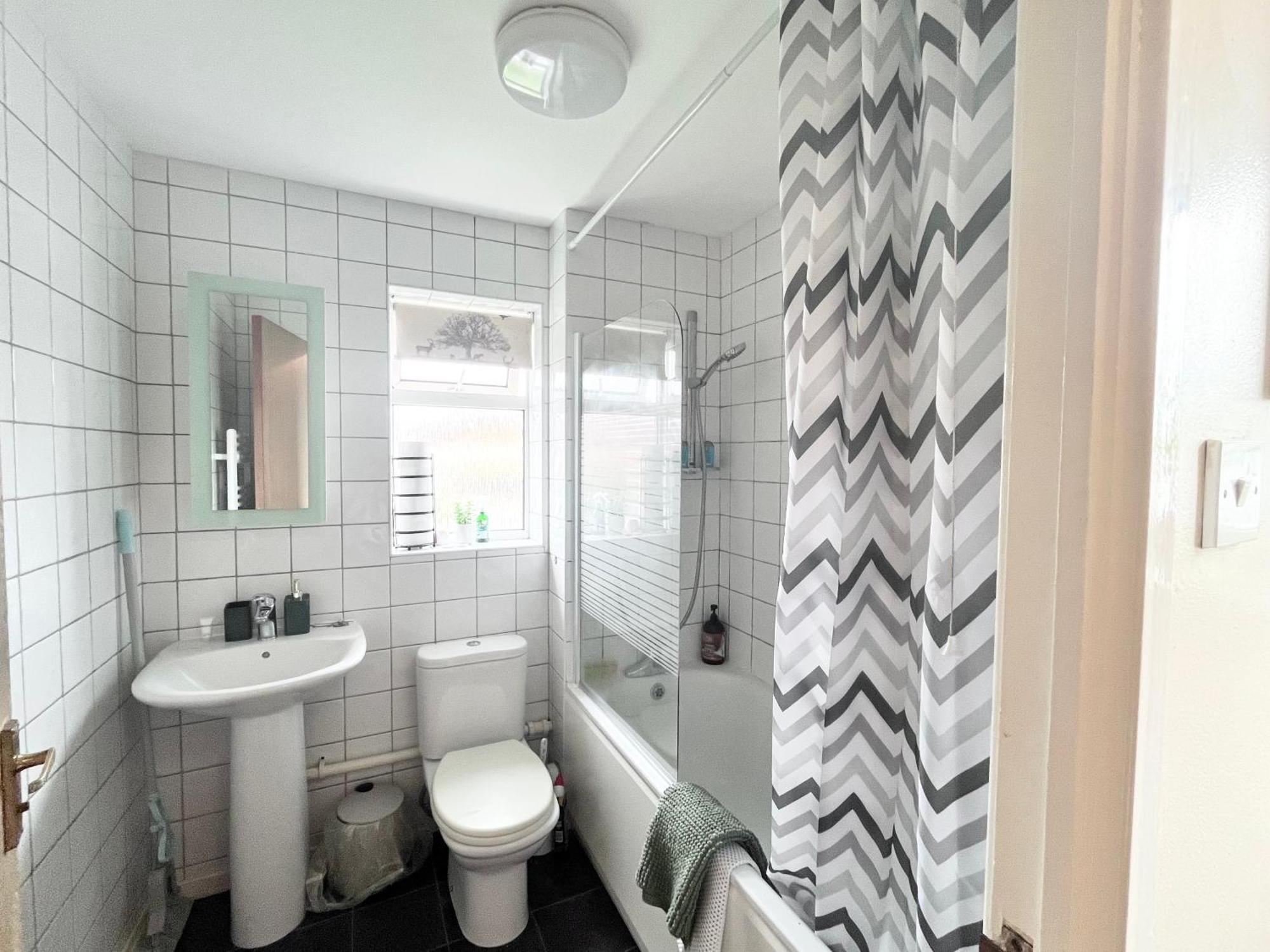Lush House Close To Ashford Town Centre With Driveway المظهر الخارجي الصورة