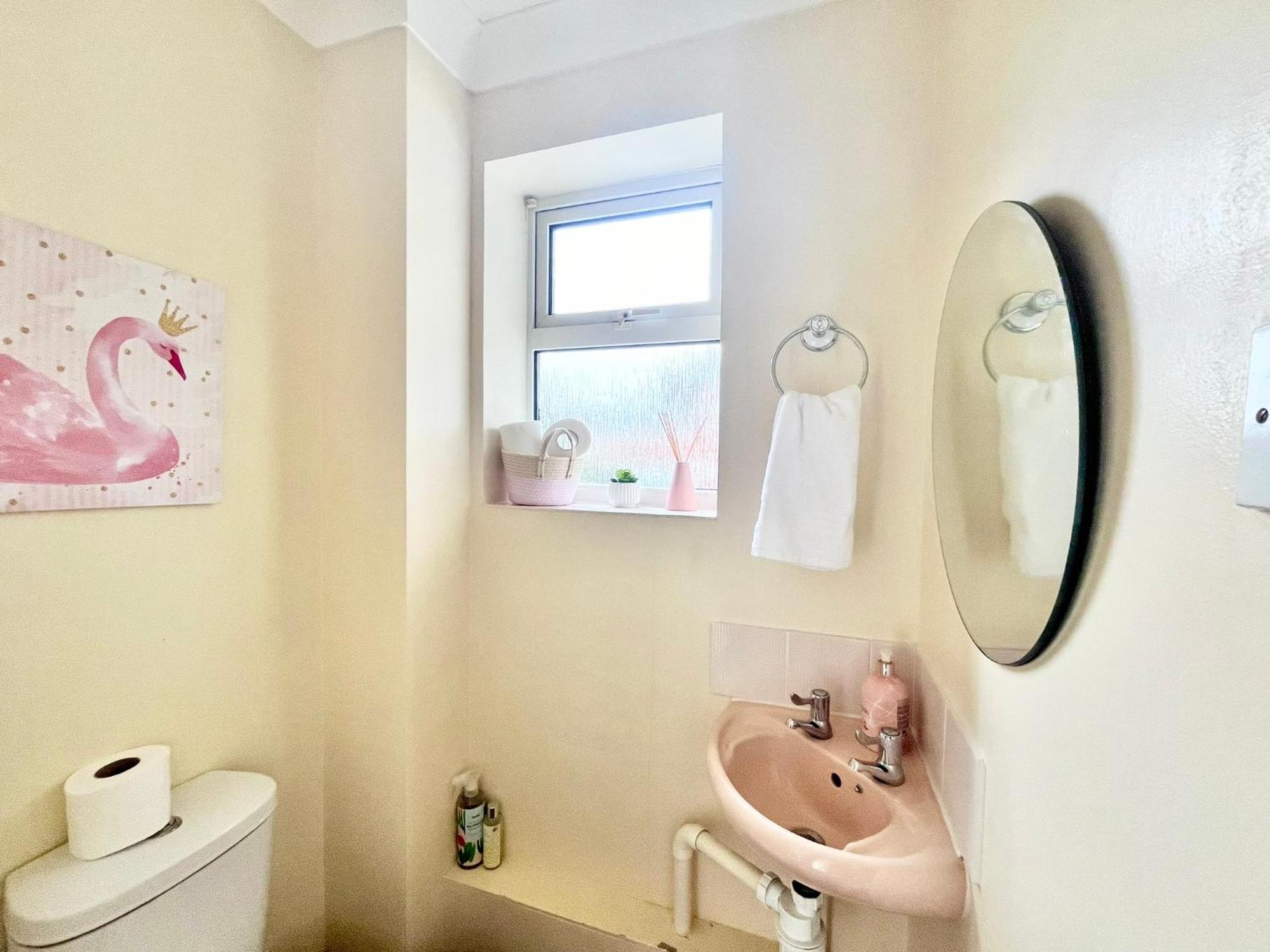 Lush House Close To Ashford Town Centre With Driveway المظهر الخارجي الصورة