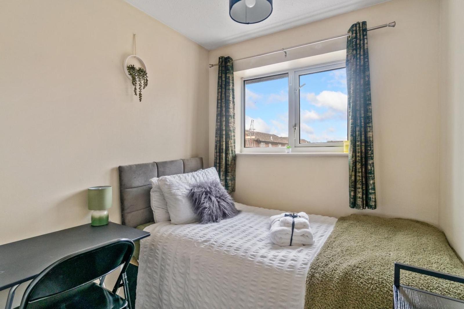 Lush House Close To Ashford Town Centre With Driveway المظهر الخارجي الصورة